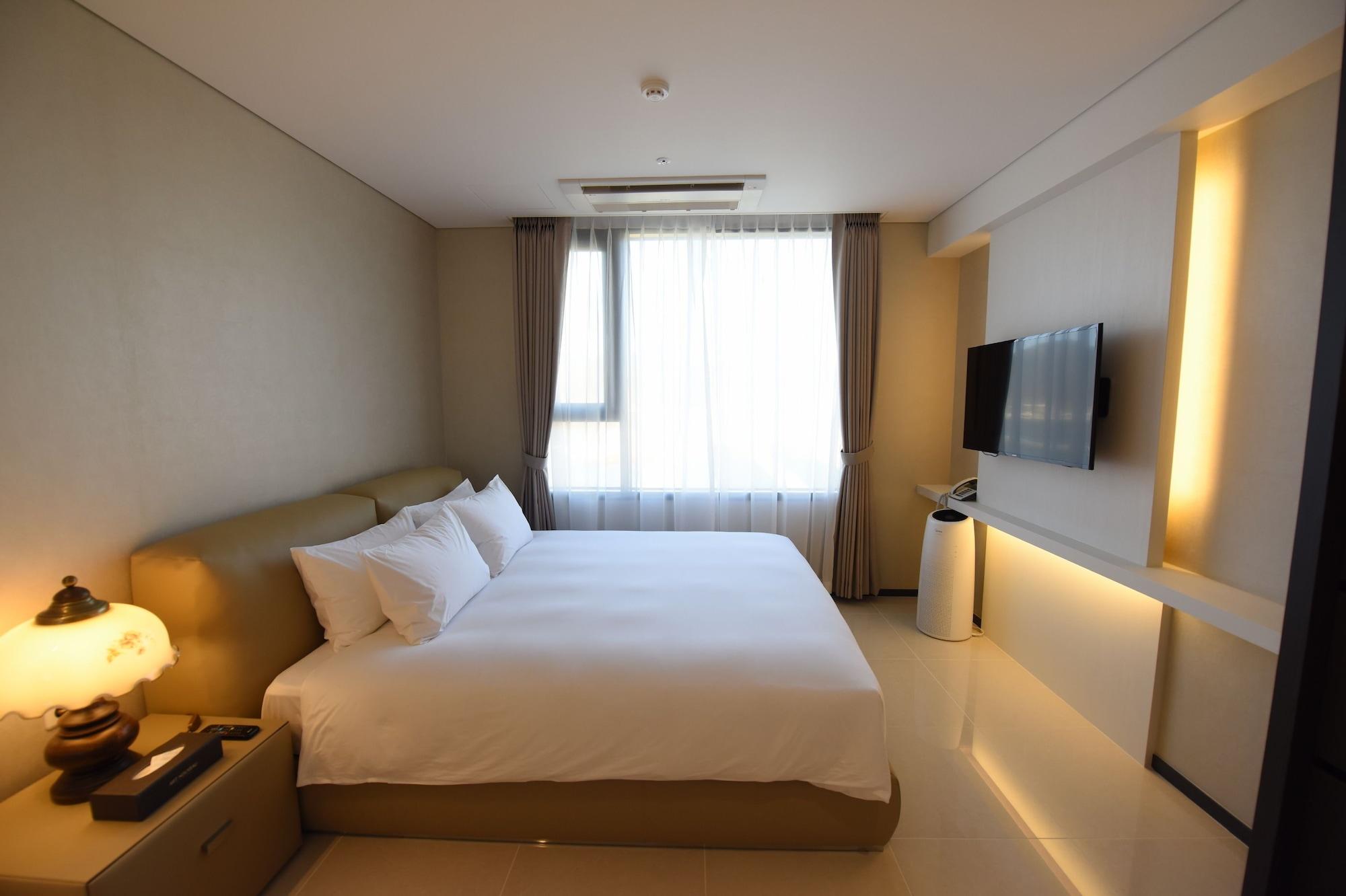 Geoje Artnouveau Suite Hotel Exterior photo