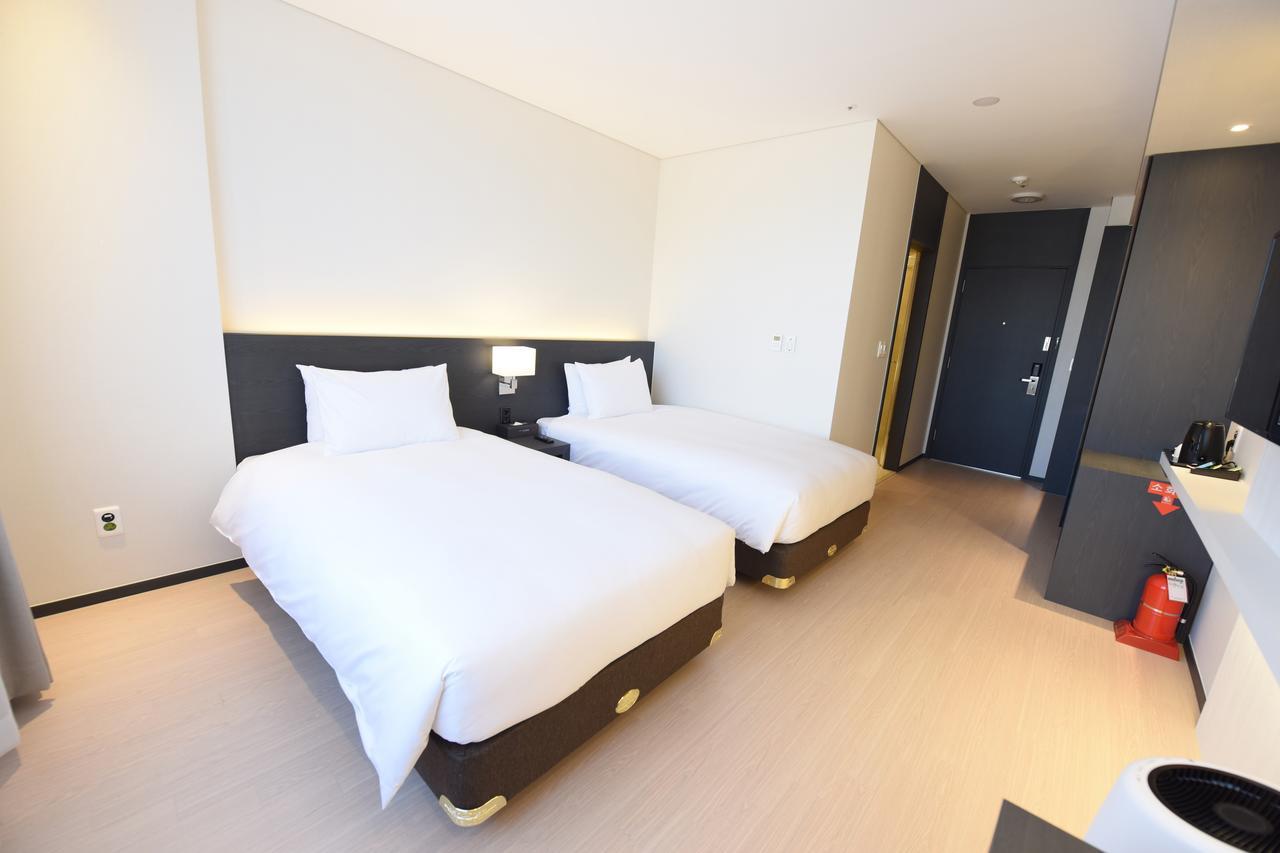 Geoje Artnouveau Suite Hotel Exterior photo